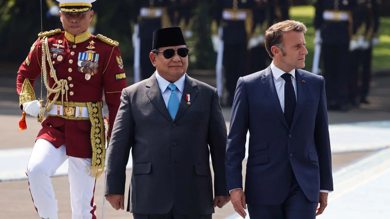 Tiba di Istana Merdeka, Kedatangan Presiden Perancis Emmanuel Macron Disambut Langsung Presiden Prabowo Subianto