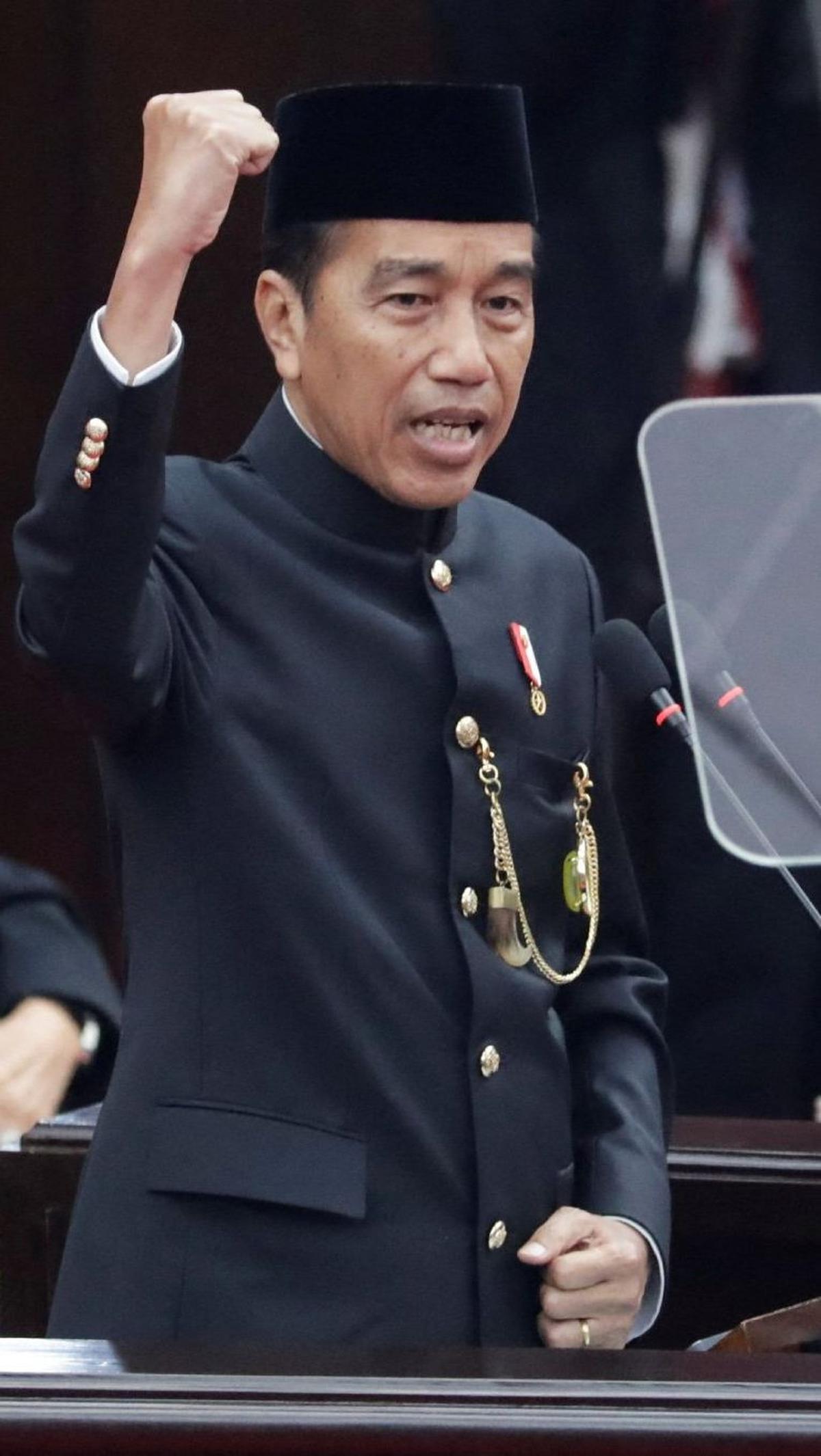 "Terakhir, kepada Presiden Terpilih, Bapak Jendral TNI (Purn.) Prabowo Subianto, tahun depan, Insyallah, Bapak yang akan menyampaikan pidato kenegaraan. Nanti, pada tanggal 20 Oktober 2024, izinkan saya menyerahkan tongkat estafet kepemimpinan ini kepada 
