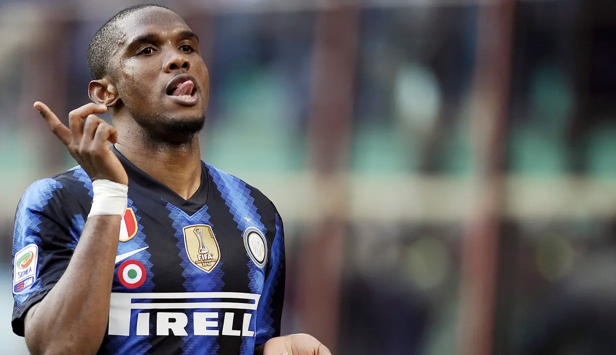 1. Samuel Eto'o – Striker tajam ini pernah secara terbuka berkomentar pedas tentang Jose Mourinho. Namun Eto'o harus menelan semua ucapannya, pada tahun 2009 ia direkrut Mourinho ke Inter Milan dan memenangi treble disana. (AFP/Filippo Monteforte)