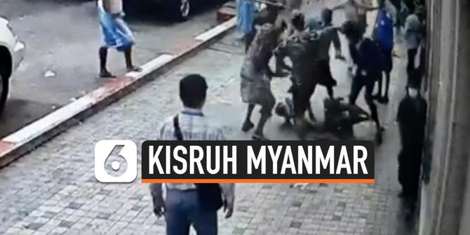VIDEO: Pria Ditusuk dan Dikeroyok Massa yang Diduga Pro Militer Myanmar