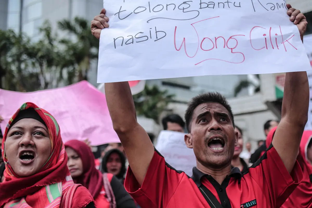 Eks Pegawai Sevel Demo Tuntut Pesangon
