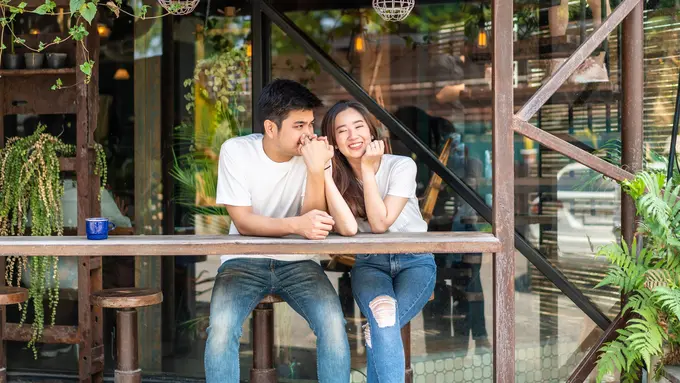 perempuan dan pasangan 4 mei 1