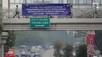 Spanduk sosialisasi pembatasan lalu lintas sepeda motor di jembatan Tosari, Jakarta, Senin (4/9). Pemprov DKI Jakarta mulai melakukan sosialisasi melalui spanduk dibeberapa titik di kawasan jalan Jenderal Sudirman. (Liputan6.com/Faizal Fanani)
