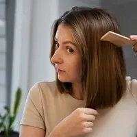 Memperhatikan produk perawatan rambut (Foto: Freepik.com)