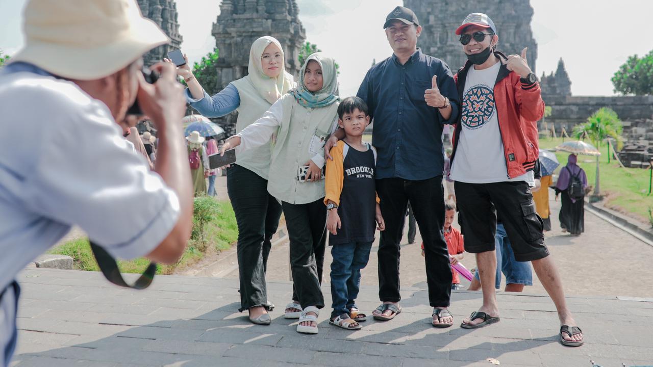 Ragam Aktivitas Seru di Candi Prambanan Selama Libur Lebaran 2024, Salah Satunya Belajar Membaca Weton