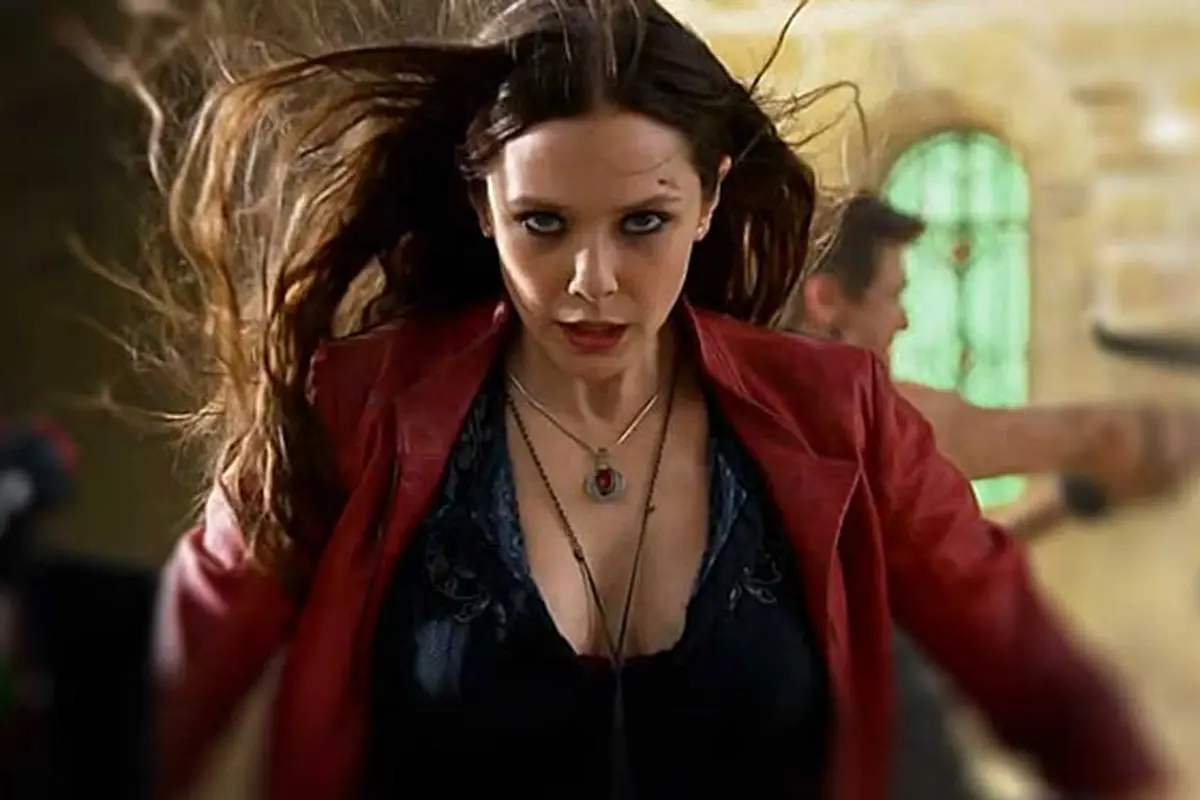 [Bintang] Elizabeth Olsen