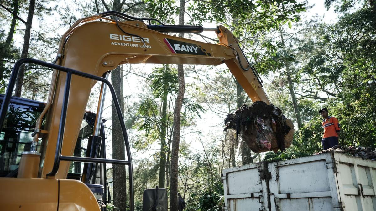 6 Ton Sampah Diangkut dari Area TN Gunung Gede Pangrango, Kebiasaan Buruk Warga Jadi PR Utama