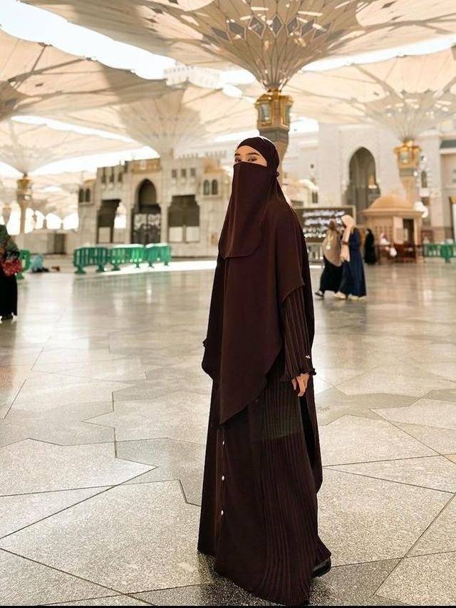 Artis Rayakan Awal Tahun Baru 2024 di Tanah Suci