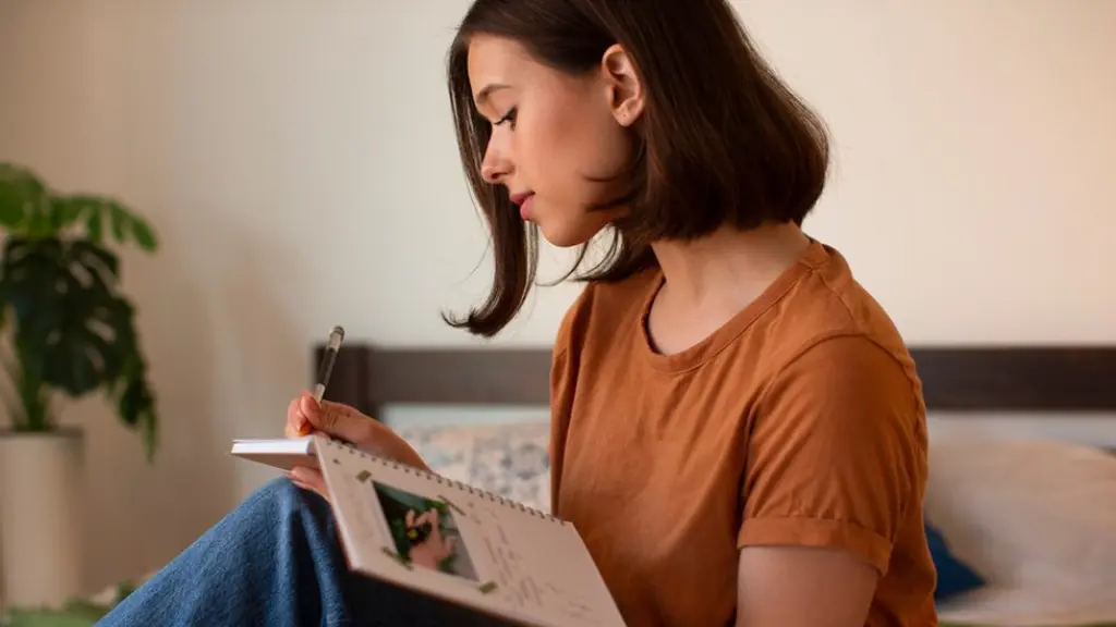 Pengalihan fokus seperti journaling pada pertumbuhan pribadi adalah salah satu kunci utama (Foto: Freepik.com)