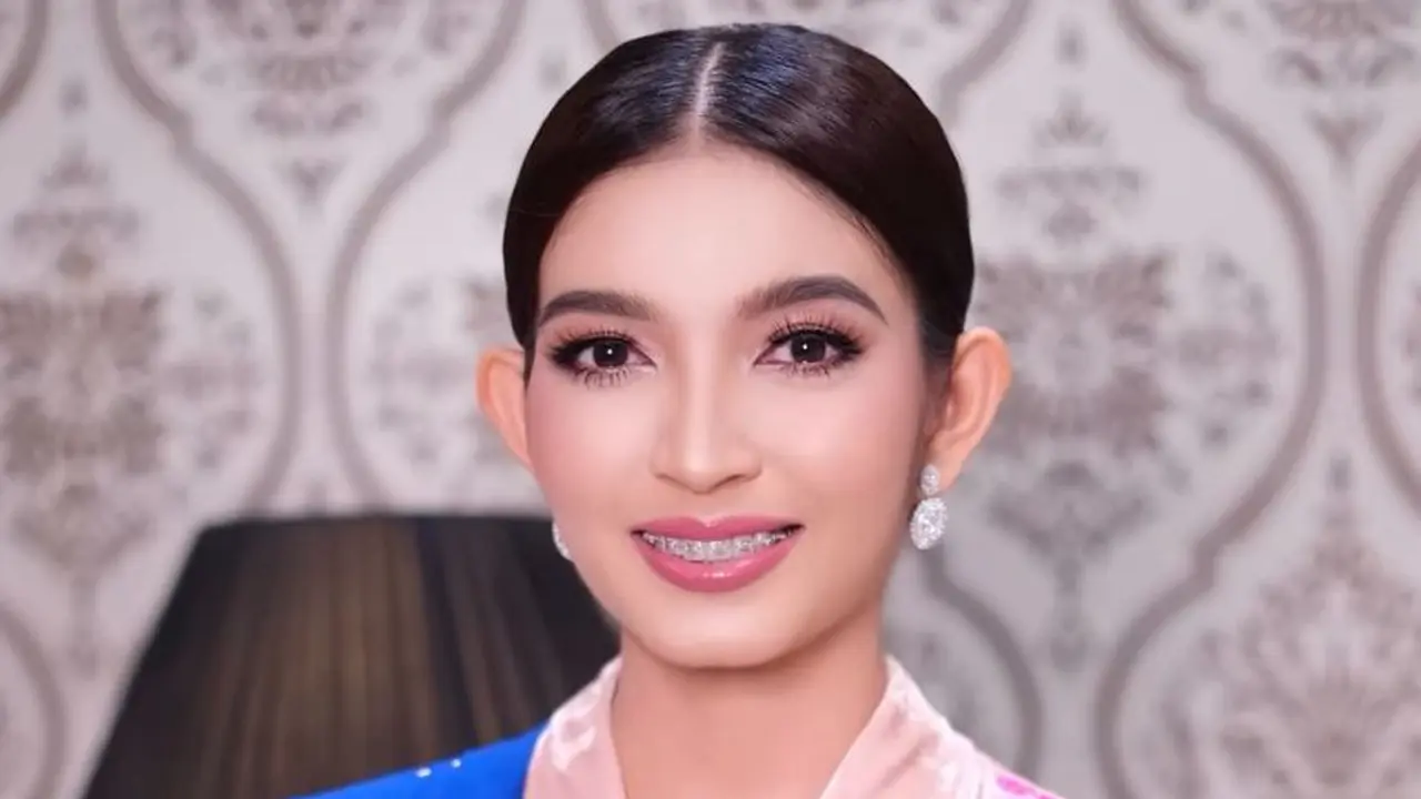 Potret Cantik Paripurna Selvi Ananda di Hari Kebaya, Fresh & Romantic Dipulas Soft Pink Makeup Look