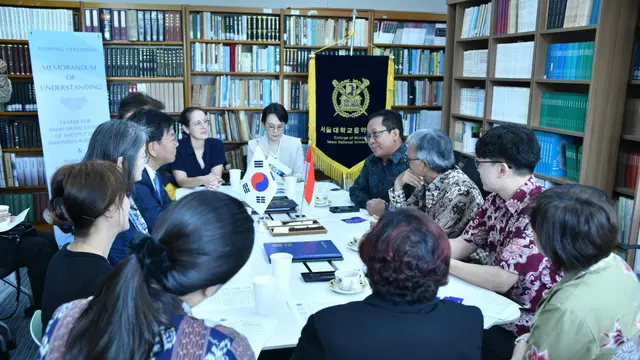 Institut Seni Indonesia (ISI) Surakarta dan College of Music, Seoul National University (SNU), menandatangani Nota Kesepahaman (MoU) di bidang seni. (Dok. KBRI Seoul)