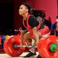 Lifter Indonesia Eko Yuli Irawan saat berlaga dalam cabang angkat besi 61kg putra pada Olimpiade Tokyo 2020 di Tokyo International Forum, Jepang, Minggu 25 Juli 2021. (Vincenzo PINTO / AFP)