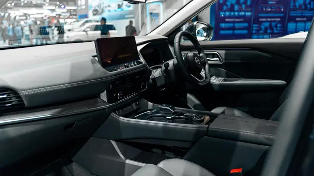 Tampak dalam mobil X-Trail.