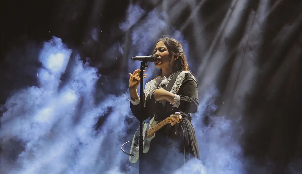 Penampilan Bernadya dalam acara KapanLagi Buka Bareng BRI Festival 2025 yang berlangsung di Plaza Parkir Timur Kompleks Stadion Utama Gelora Bung Karno (SUGBK), Senayan, Jakarta. (Bola.com/Bagaskara Lazuardi)