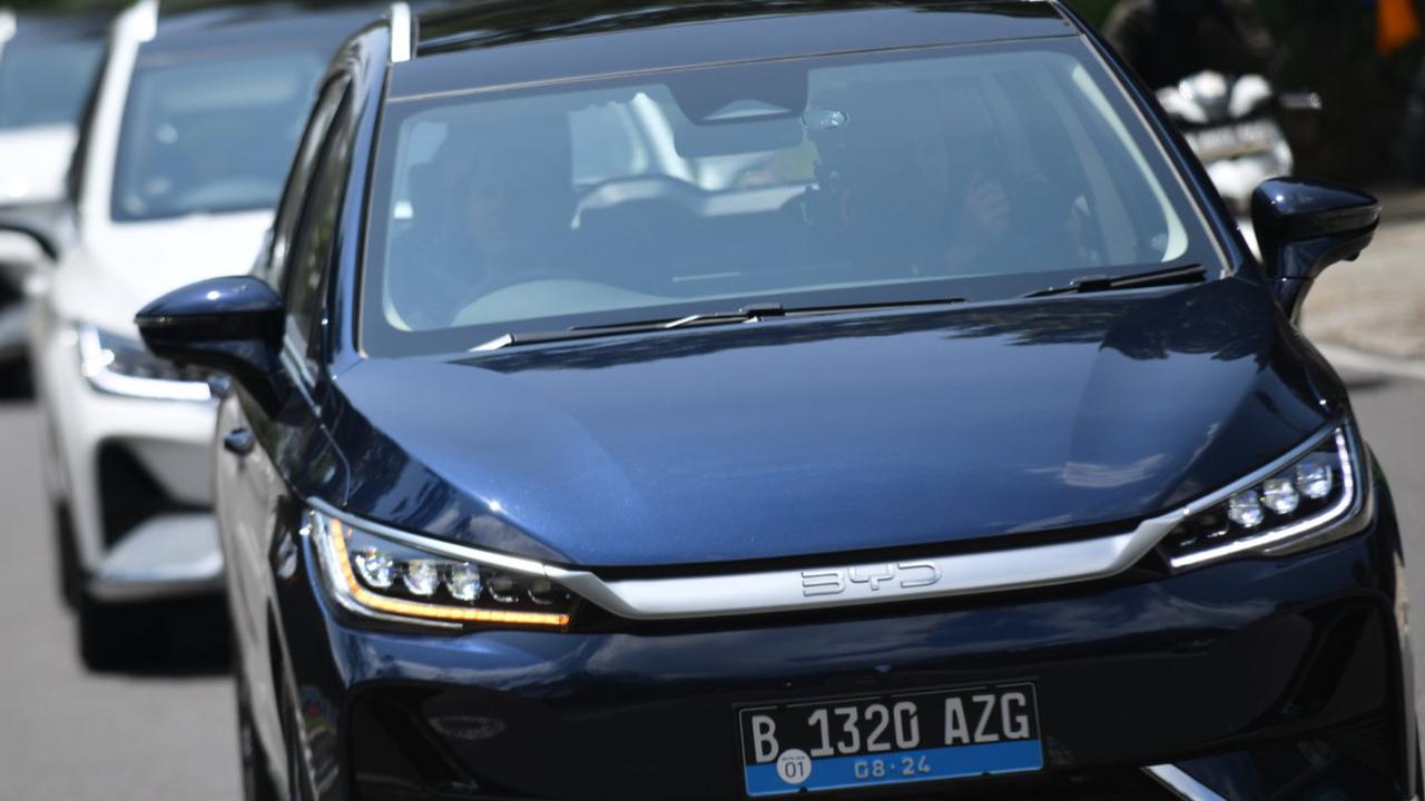 BYD M6