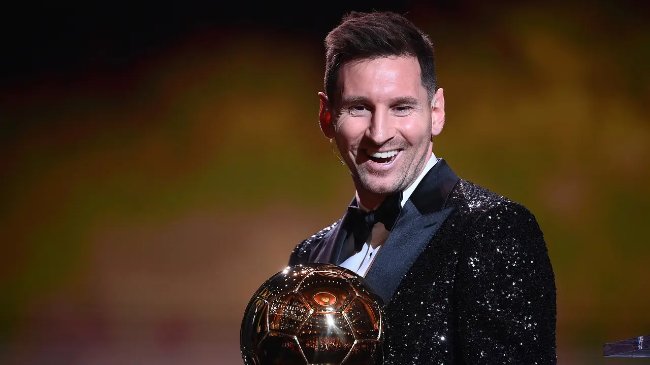 Foto: Lionel Messi Sabet Ballon d'Or 2021 Berkat Superior dalam Gelar Individu Dibandingkan Robert Lewandowski