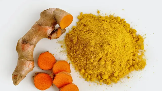 Tips Meredakan Kemerahan di Wajah dengan Aloe Vera dan Kunyit, Mudah dan Alami