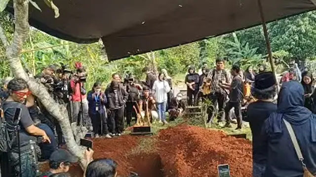 Persiapan Pemakaman Mpok Alpa