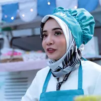 Kesibukannya begitu dirasakan oleh Zaskia pada  Ramadan kali ini. Selain kesibukannya di dunia entertainmen, ia mengaku sibuk dengan bisnis barunya membuat kue. (Deki Prayoga/Bintang.com)