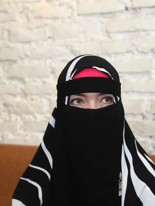 Sang ustad Aswan Faisal yang sering muncul di acara keagamaan di televisi ini dikabarkan telah menikah siri dan menelantarkan istri sirinya tersebut yang berinisial RP. (Nurwahyunan/Bintang.com)