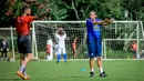 Selama pemusatan latihan, Pelatih Arema FC, Eduardo Almeida menyiapkan taktik dan semuanya untuk pertandingan melawan Persija Jakarta yang akan berlangsung pada 17 Oktober 2021 di Stadion Manahan, Solo. (Bola.com/Iwan Setiawan)