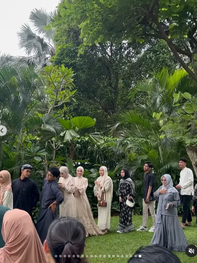 6 Potret Keluarga Nikita Willy Bagi-Bagi THR Lebaran, Seru dan Penuh Kehangatan