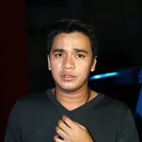 Perlahan tapi pasti, Billy Syahputra bisa berakting bersama dengan “guru” lawak sekaligus kakak kandungnya, Olga Syahputra. Meski berkat Olga dirinya dapat menjadi selebriti, ia tak mau dibilang sebagai 'penjiplak' Olga Syahputra. (Wimbarsana/Bintang.com)