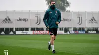 Merih Demiral, bek Juventus asal Turki mulai latihan di Continassa pasca cedera. (Bola.com/Dok. Juventus)