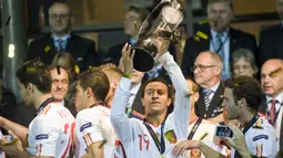 Thiago merupakan salah satu gelandang terbaik yang dimiliki Luis Milla di Piala Eropa U-21 2011. Thiago sendiri berhasil mencetak gol kedua saat Spanyol mengalahkan Swiss pada partai final Piala Eropa U-21 2011. Thiago pernah merumput bersama klub besar Eropa seperti Barcelona, Bayern Munchen dan kini menjadi pemain andalan Jurgen Kloop di Liverpool. (AFP/Jonathan Nackstrand)