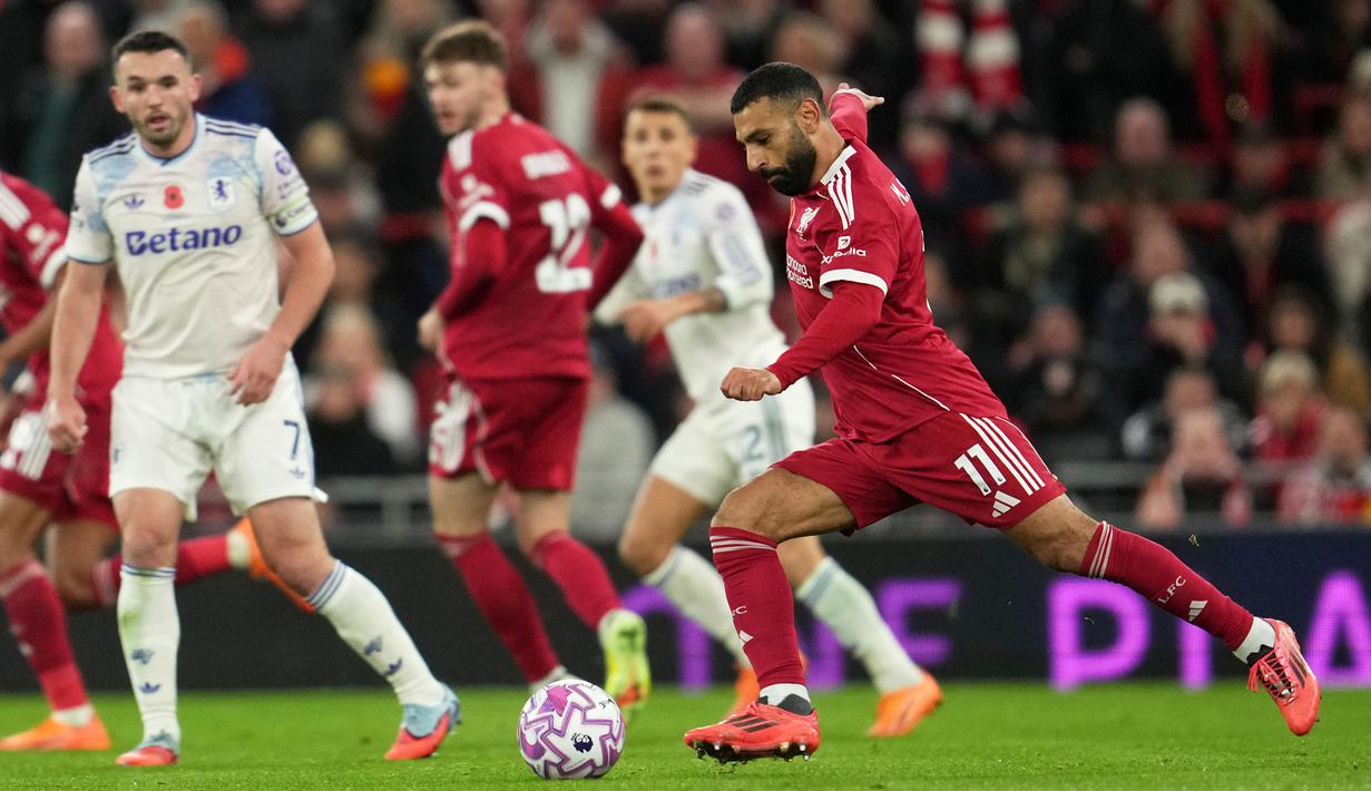 Salah sukses mencetak satu gol dalam kemenangan 2-0 The Reds di Stadion Anfield pada menit ke-45+1. (AP Photo/Jon Super)