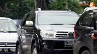 [VIDEO] Mobil Mewah Ikut Antre Pasang Alat Monitor BBM Subsidi