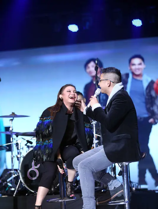 Perjuangan Rossa dan Ungu akhirnya sukses seperti sekarang. Ocha mengenang bermimpi bersama untuk meraih sukses, saat sedang merintis karier bareng. (Nurwahyunan/Bintang.com)