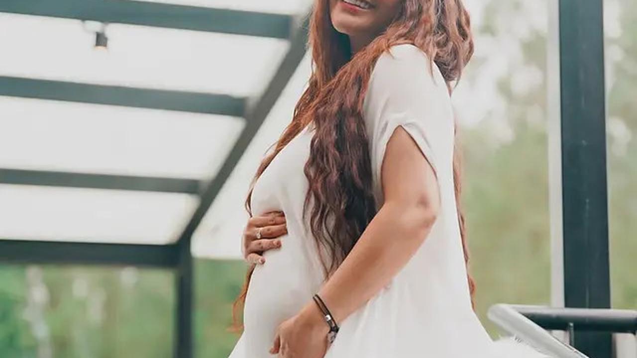 6 Potret Siti Badriah Umumkan Jenis Kelamin Anak Kedua di Gender Reveal