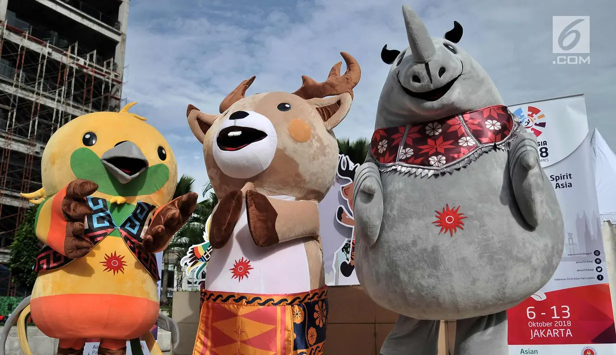 Maskot Asian Games 2018 menyapa warga di Car Free Day, Jakarta, Minggu (25/3). Acara ini merupakan rangkaian dari sosialisasi ketiga maskot lucu tersebut sekaligus mengingatkan perhelatan Asian Games 2018. (Merdeka.com/Iqbal S. Nugroho)