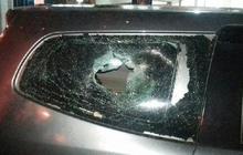 Mobil tim konsultan cawali Solo dilempar batu hingga pecah
