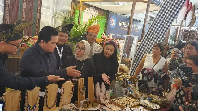Menteri BUMN Erick Thohir, menemui pengusaha UMKM binaan Pertamina di Tong Tong Fair di Belanda.