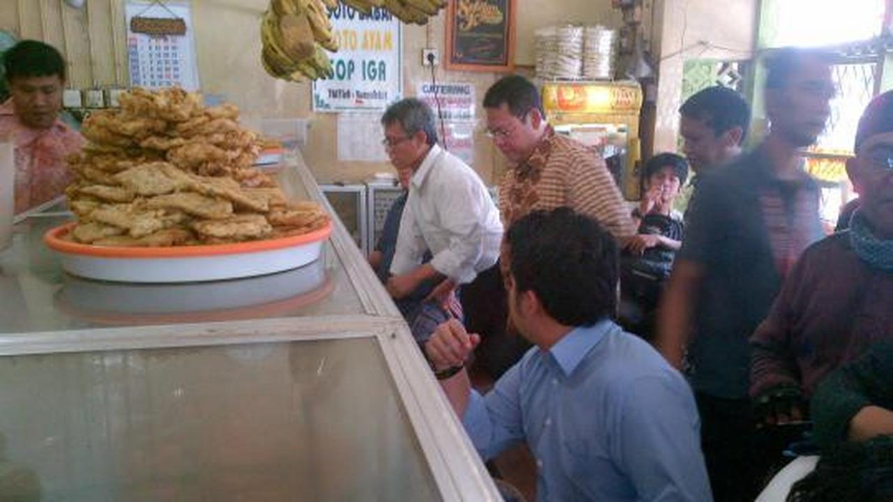 Cawagub Didik makan siang di Warteg Warmo