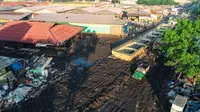 Mengurai Gundukan Sampah dan Kasus Pungli di Pasar Gedebage