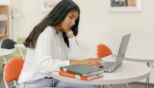 10 Kepribadian Orang yang Tidak Suka Pamer Pencapaian Meski Punya Banyak Kelebihan