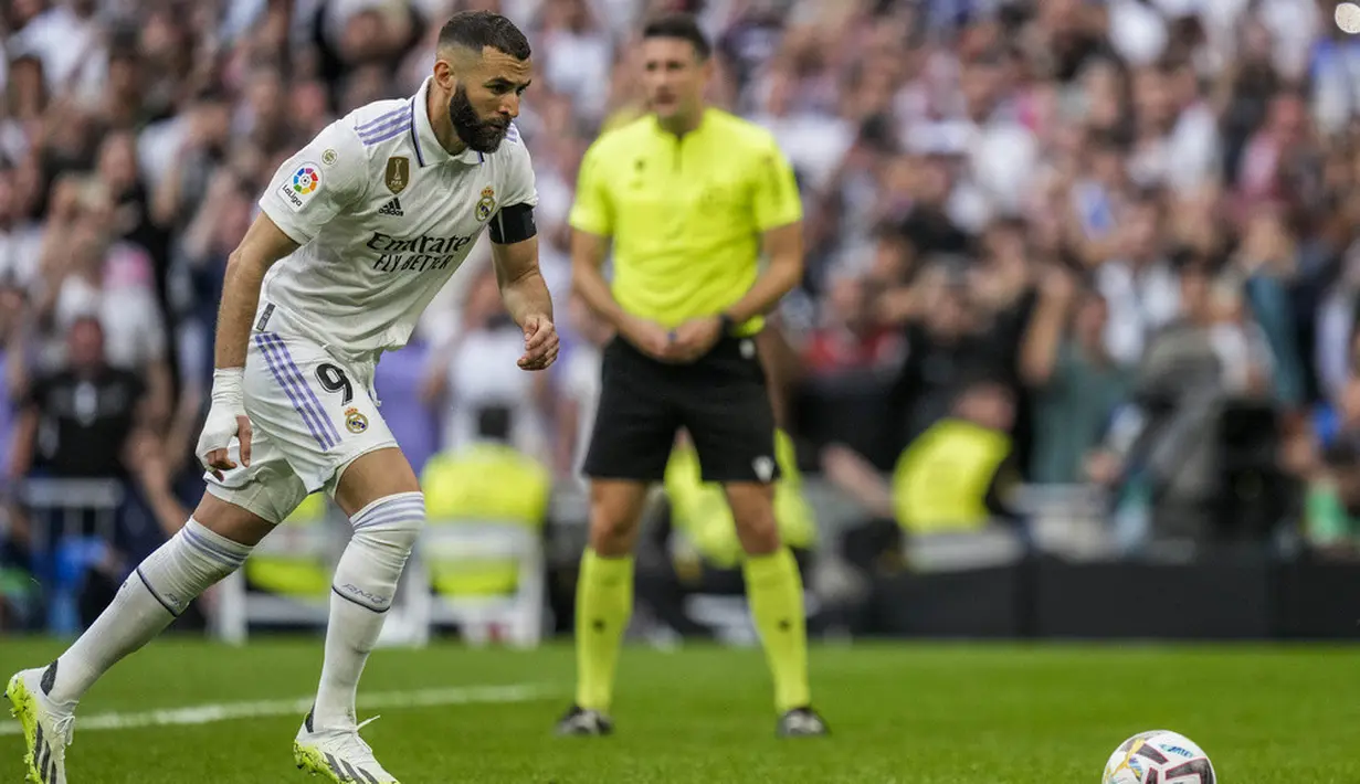 <p>Real Madrid ditahan imbang 1-1 oleh Athletic Bilbao pada pekan ke-38 Liga Spanyol. Laga ini sekaligus perpisahan Karim Benzema bersama Real Madrid. (AP Photo/Bernat Armangue)</p>