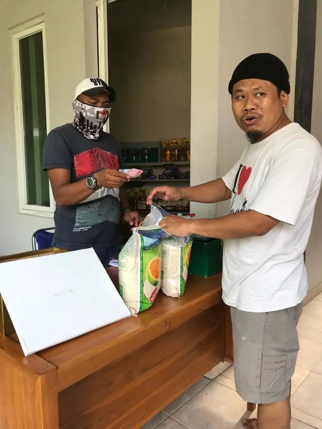 Warga Perumahan Telaga Jambu, Sawangan, Depok memutuskan membuka warung bersama di dalam kompleks. Dok