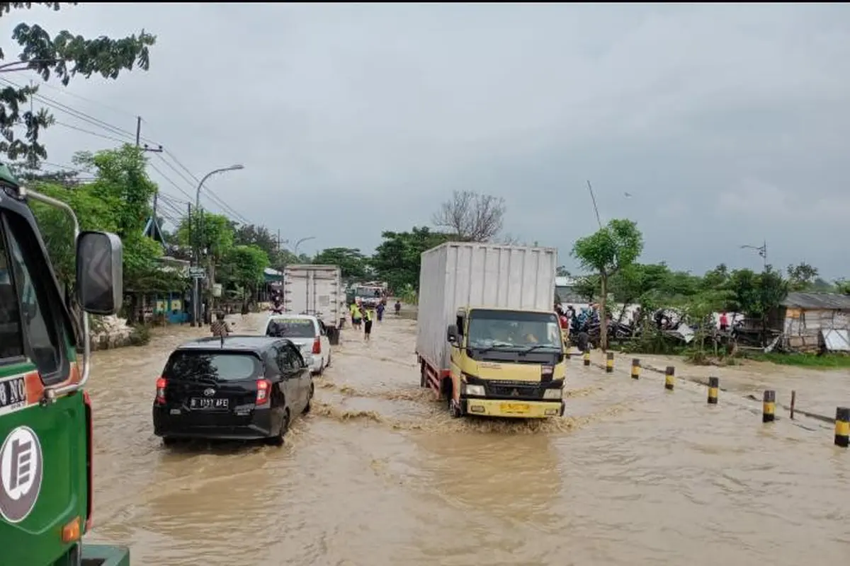 Banjir jalur pantura Tuban (Ahmad Adirin/Liputan6.com)