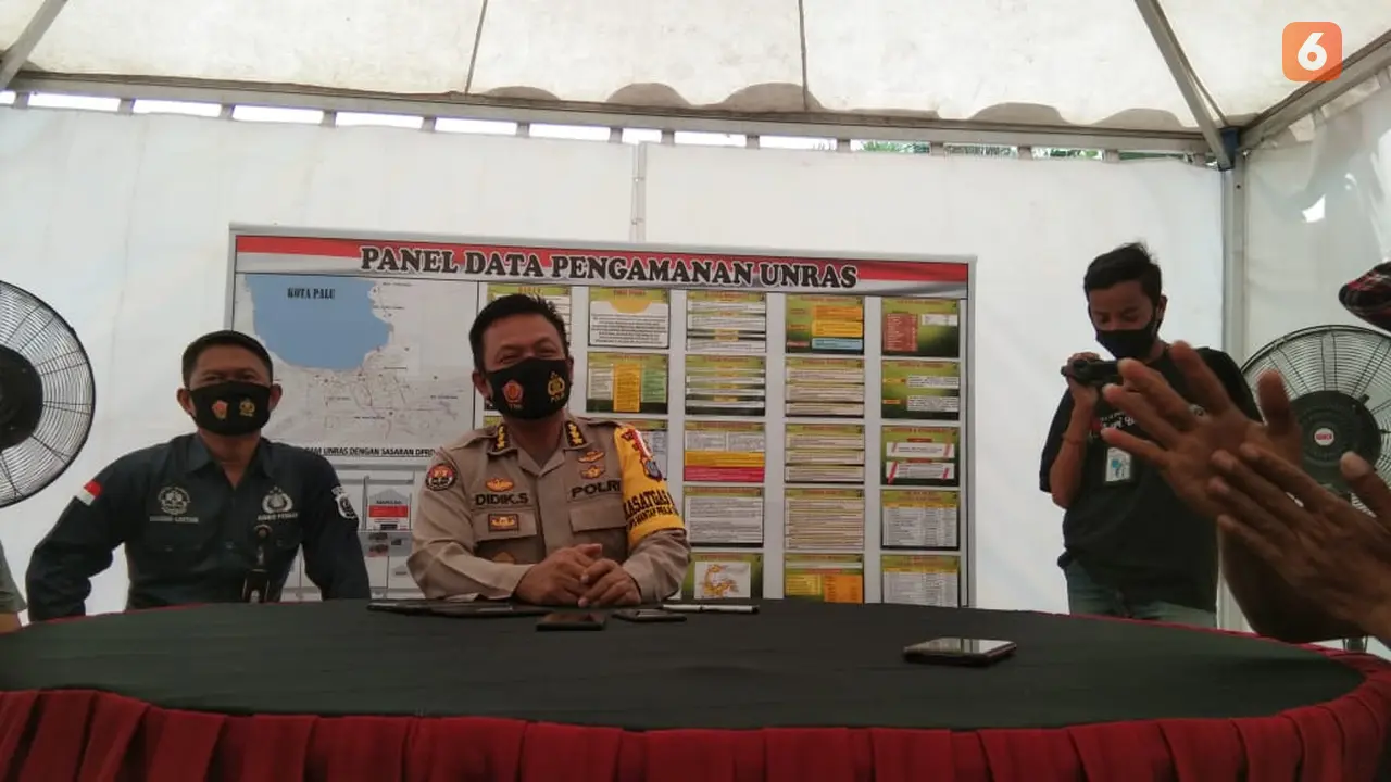 Kabid Humas Polda Sulteng, Kombes Pol. Didik Supranoto (tengah).