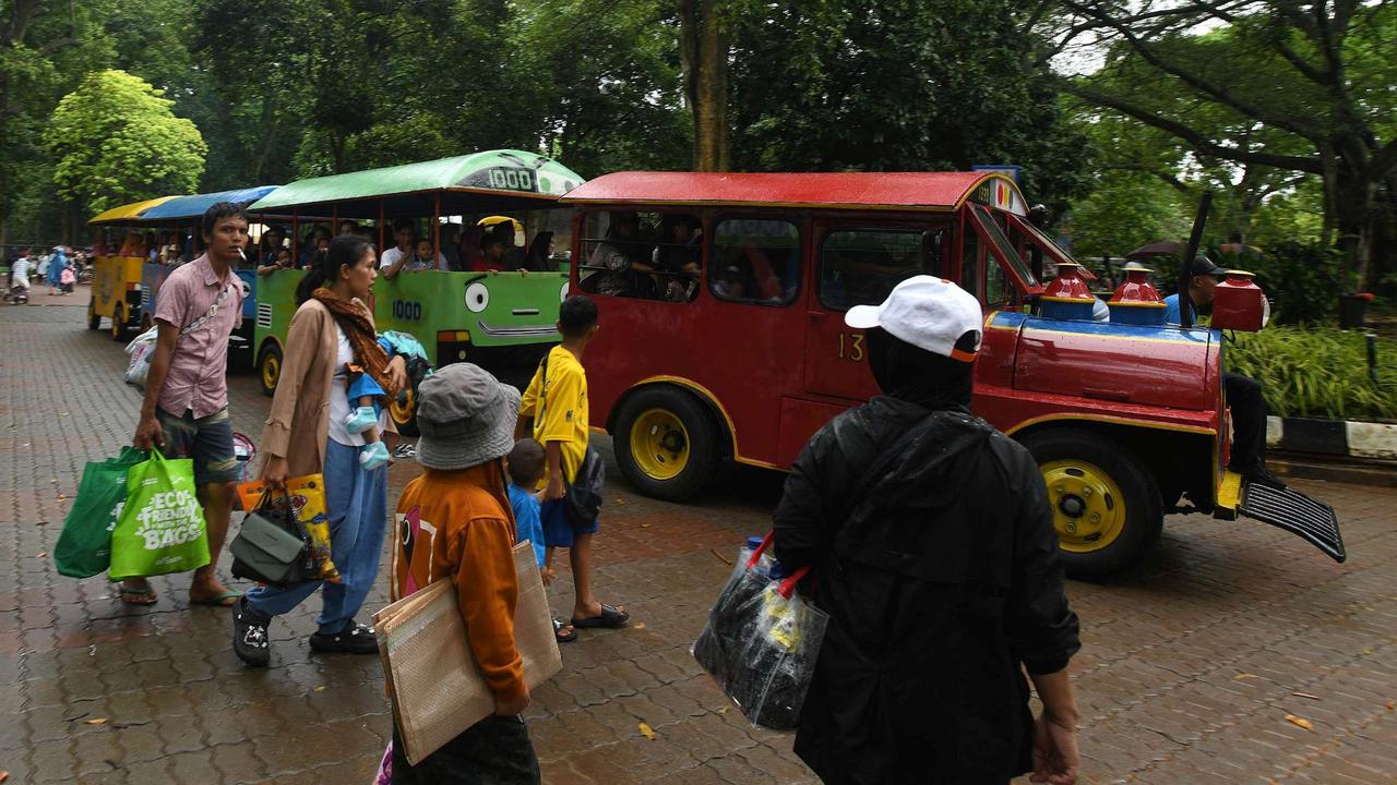 Ragunan Dibanjiri Puluhan Ribu Pengunjung di Hari Kedua Lebaran