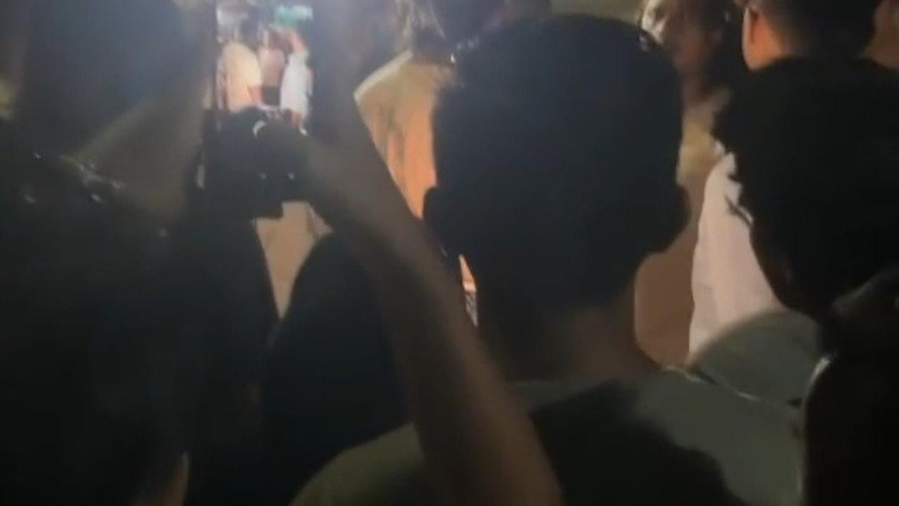 Satpol PP bentrok dengan PKL di Pasar Raya Padang
