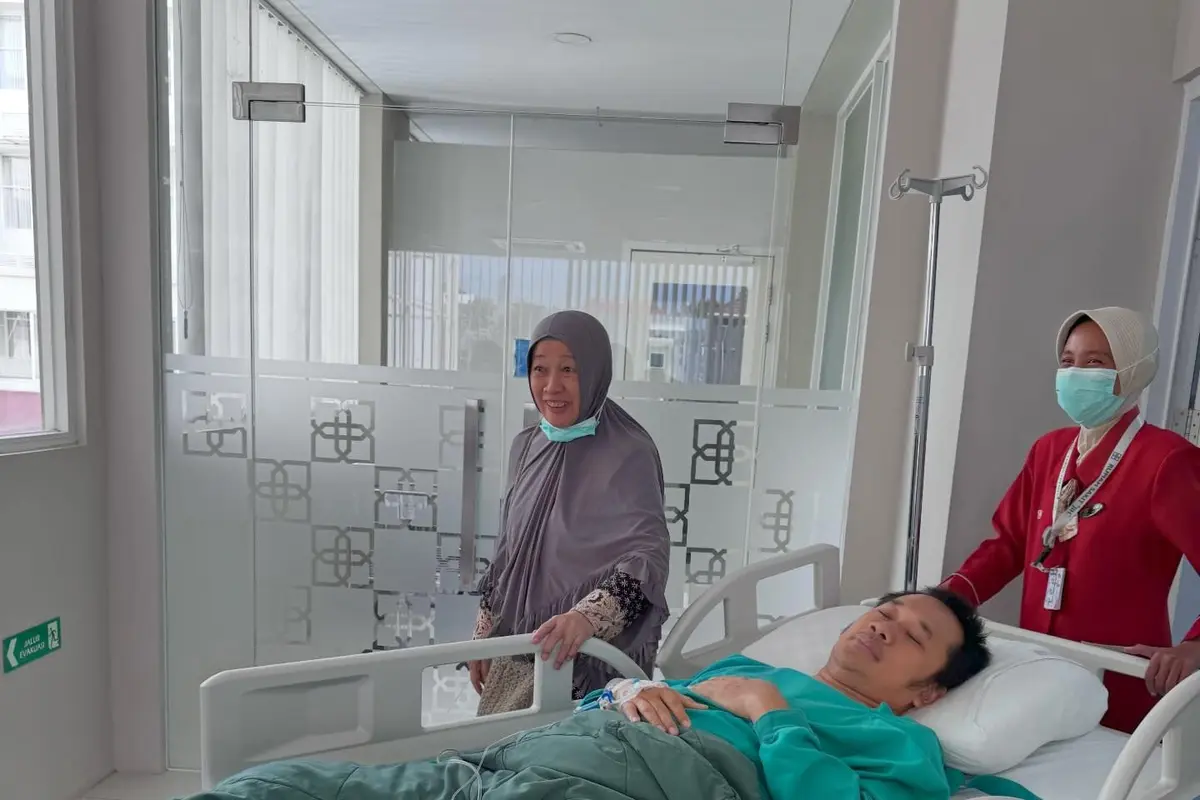 7 Potret Hanung Bramantyo Alami Patah Kaki Usai Tertimpa Motor 220 Kg