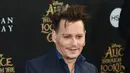 Tak khayal Johnny Depp sangat melarang kedekatan Amber dengan Cara. (AFP/Bintang.com)