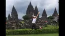 Alaina Bergsma memanfaatkan waktu libur latihan dengan berkunjung ke Candi Prambanan, Klaten, Jawa Tengah. (Instagram/AlainaBergsma)