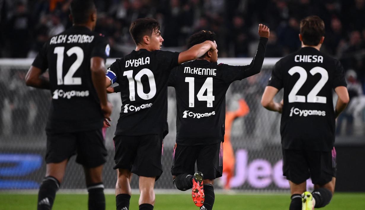 Juventus akhirnya mampu menyamakan kedudukan menit 76'. Weston McKennie, memanfaatkan umpan tendangan bebas Paulo Dybala, mengubah skor menjadi 1-1. (AFP/Marco Bertorello)