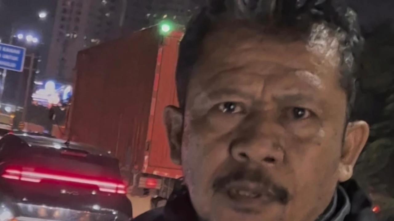 Viral Pengemudi Taksi Online Ngamuk dan Rusak Mobil di Tol JORR